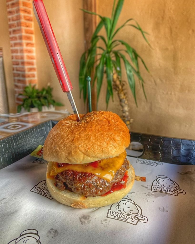 مطعم ومبي