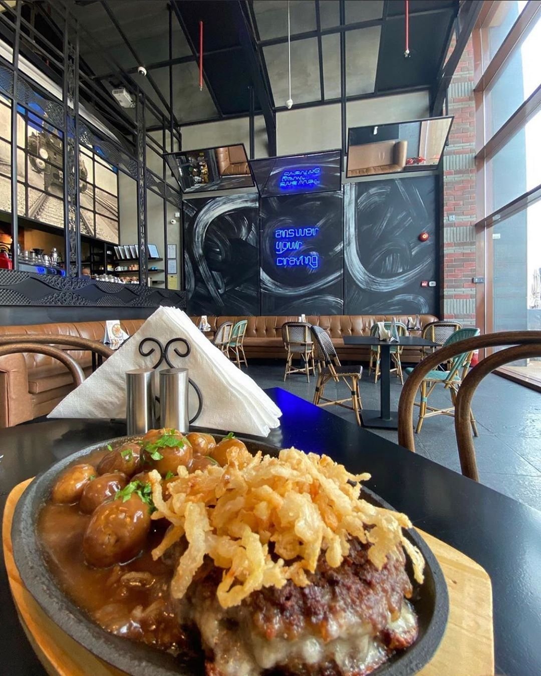 مطعم ذي غاثرنغ بسترو The Gathering Bistro(الأسعار + المنيو + الموقع)