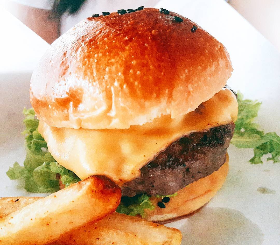 مطعم ريل فيل برجر-RV Burger (الأسعار + المنيو + الموقع)