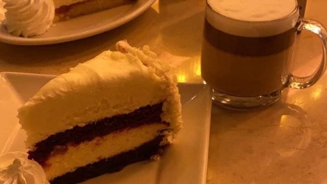 مطعم تشيز كيك فاكتوري  (الأسعار + المنيو + الموقع)