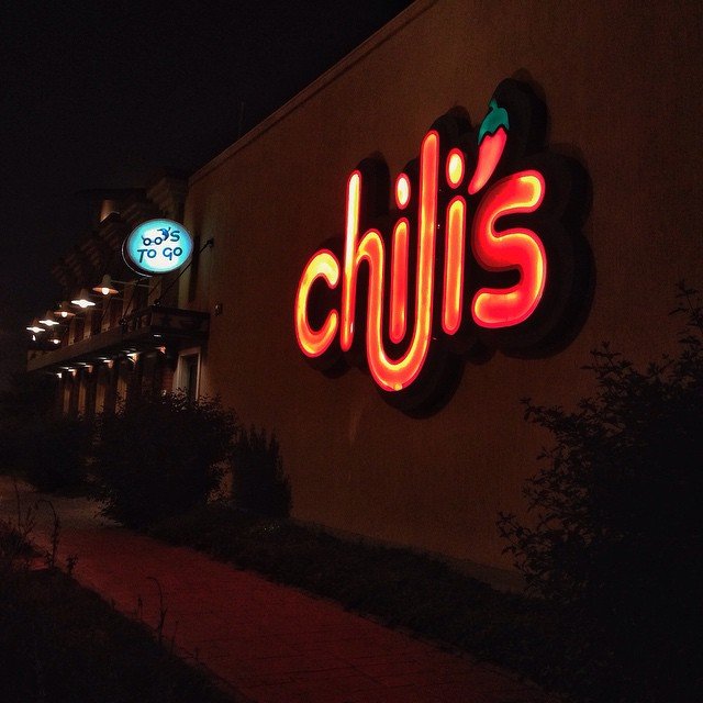 مطعم تشيليز الكويت – Chili’s Restaurant (الأسعار + المنيو + الموقع)