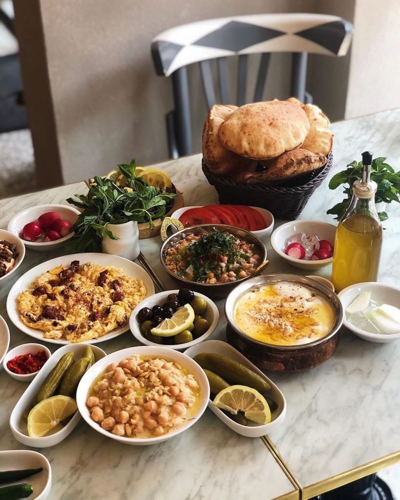 مطعم لبناني