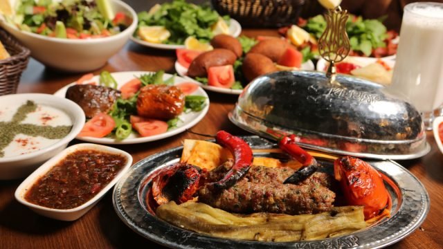 مطعم شجرة ليمون فى البحرين (الأسعار + المنيو + الموقع )