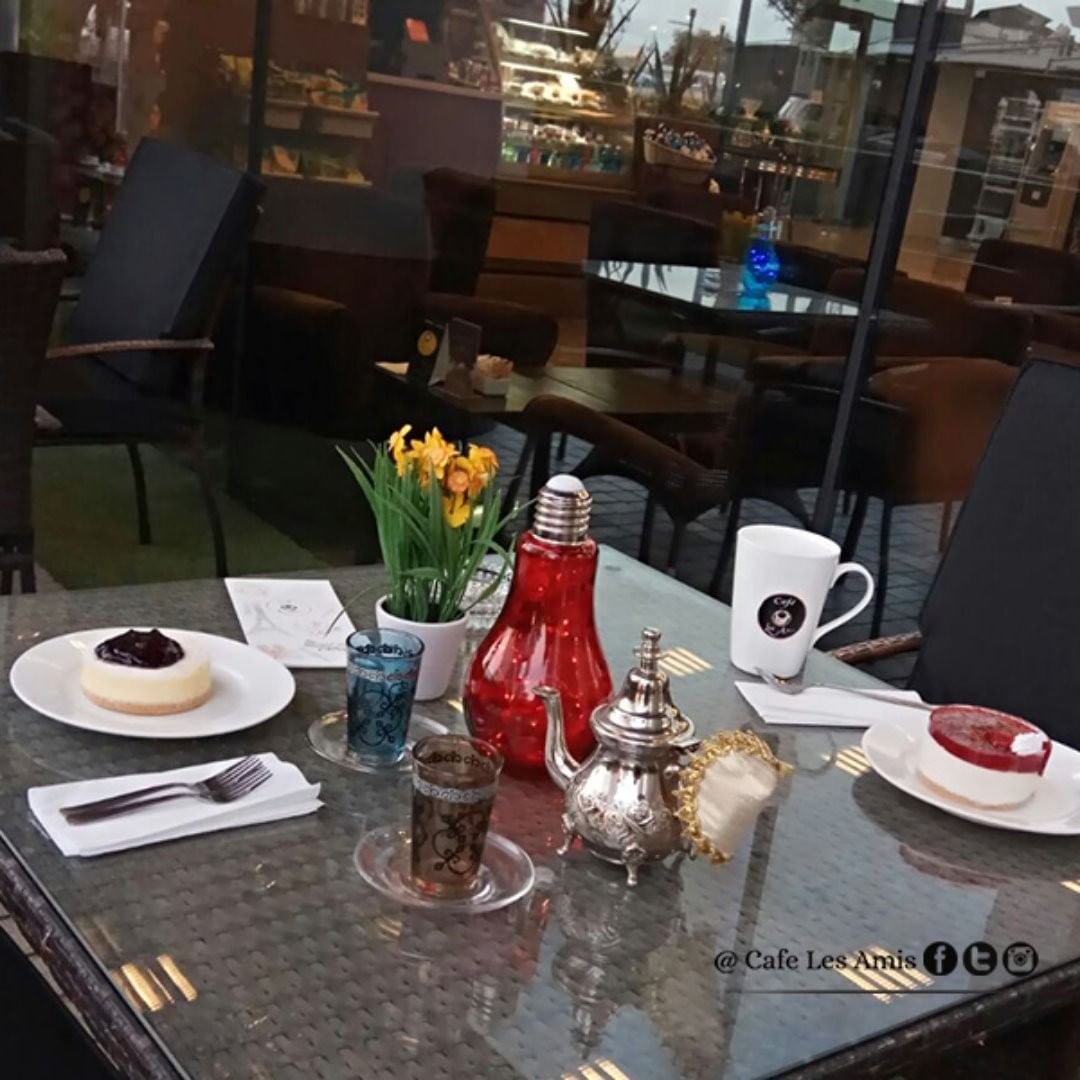 كافي ليزامي Cafe Les Amis (الاسعار المنيو الموقع)