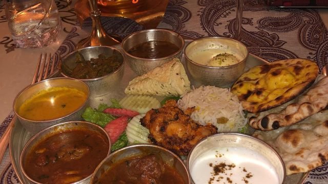 مطعم سينامون  cinnamon caesars restaurant (الأسعار + المنيو + الموقع)
