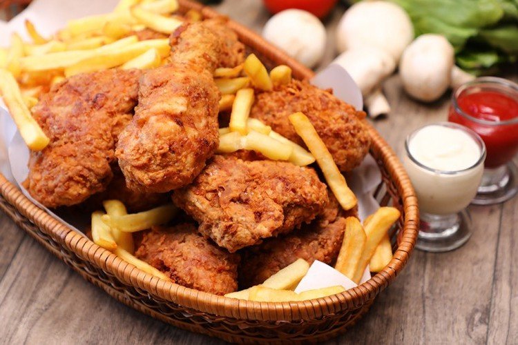 مطعم معجنات وبروستد آدم 