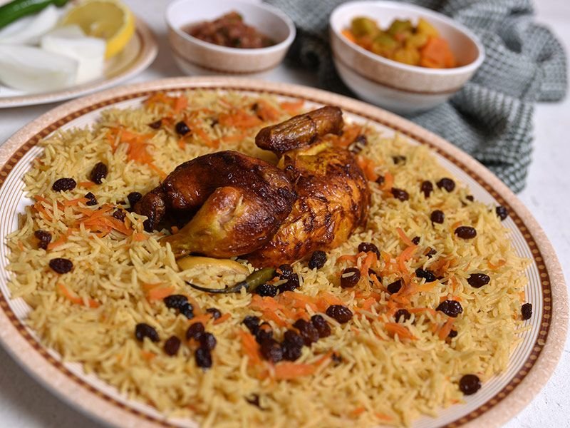 نصف دجاجة شواية مع عيش بخاري
