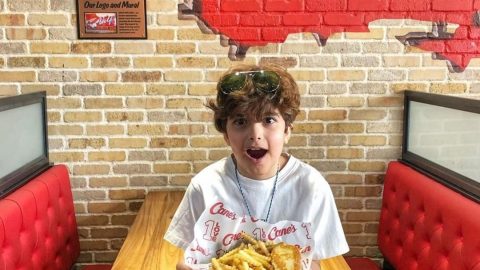 مطعم  رايزنق كينز-Raising Cane’s (الأسعار + المنيو + الموقع)