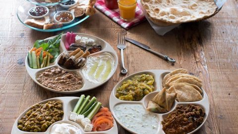 مطاعم فطور في الكويت على البحر (الاسعار+المنيو+الموقع)
